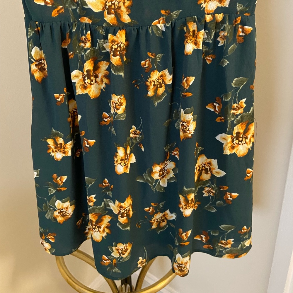 ModCloth Flower Dress: Medium - Picture 11 of 11